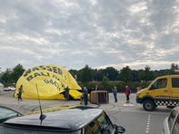 Heißluftballon wird ab-oder aufgebaut